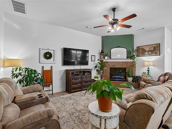 5th image of 701 Melrose Pl