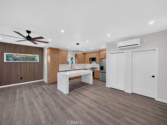 5th image of 2529 Walnut Ave