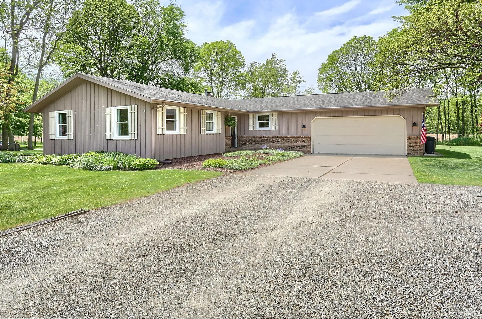 265 E High Circle Dr photo 1