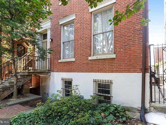 4th image of 715 G St SE