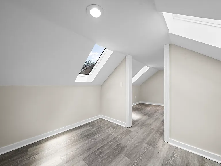 70 Lambert St — Photo 42