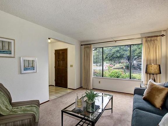 4th image of 14 Glenville Cir