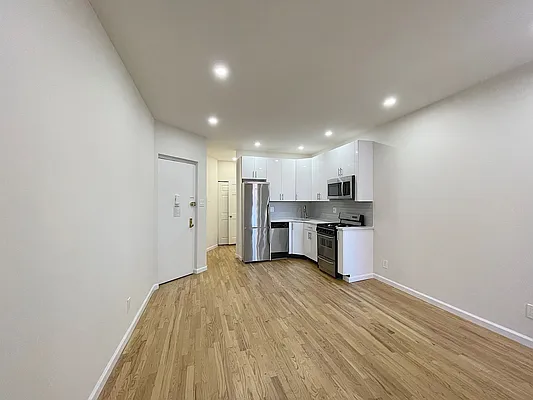 Rented by Compass | media 14