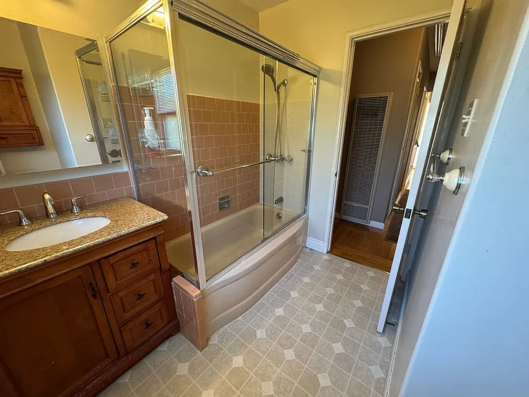 1443 Beacon Ave — Photo 15