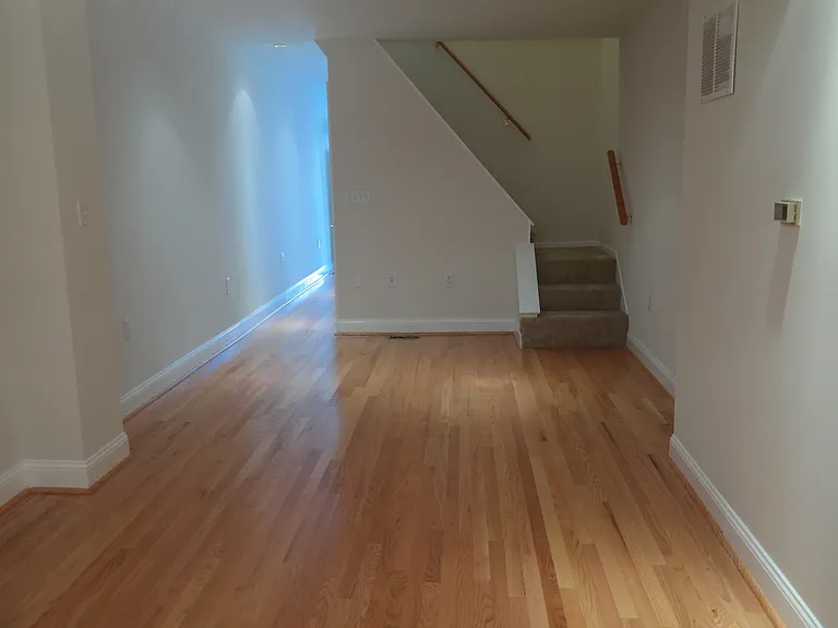 1145 W Hamburg St — Photo 8