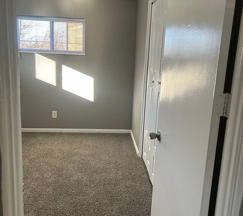 1st image of 1036 Forest Ct APT 1