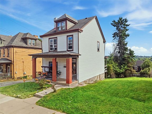 3rd image of 438 Fisher St