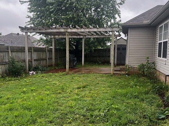 3rd image of 607 Emerald St