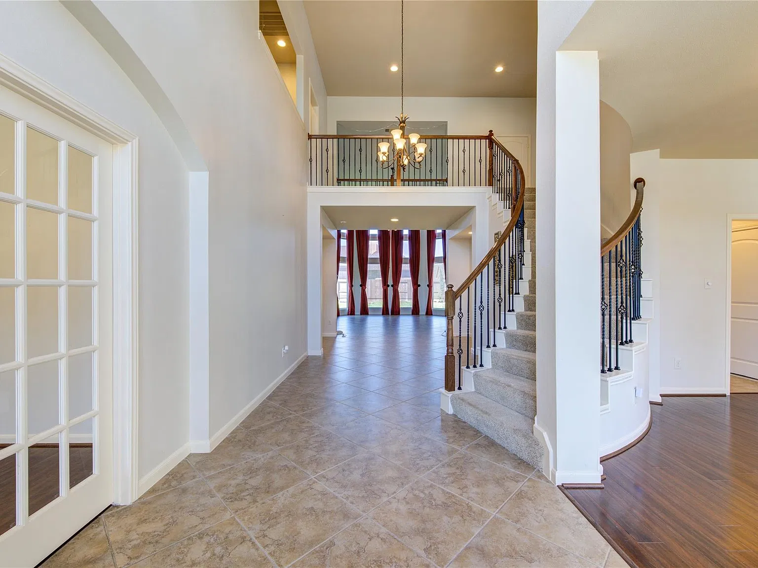 5 bed, 4.5 bath, 4253 sqft, $3,900 — Photo 4