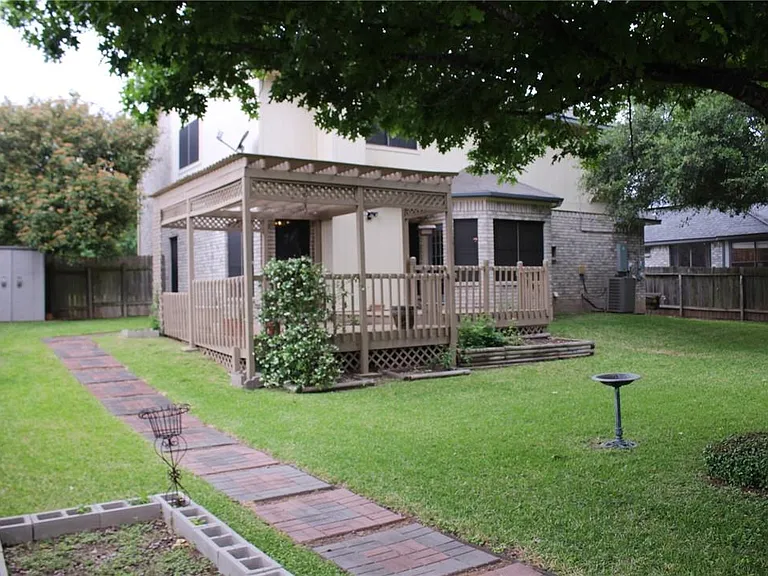 2141 Surrender Ave — Photo 36