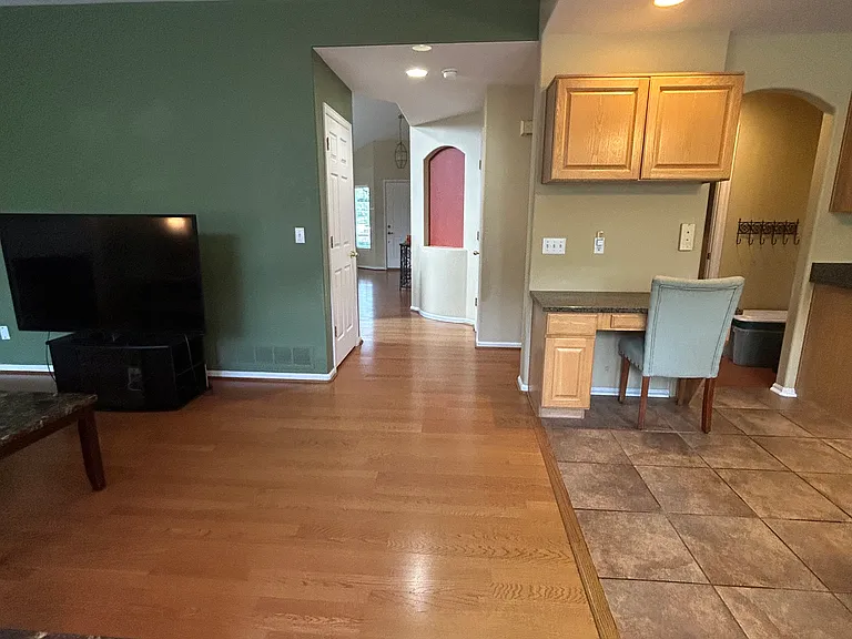 1325 N Ford St — Photo 17
