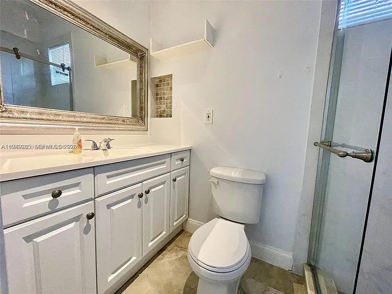 712 SW 5th Ct #3 — Photo 5