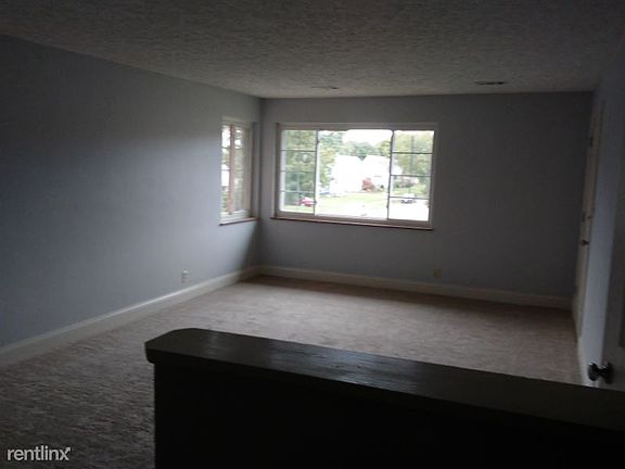 4th image of 25 Douglas Ln