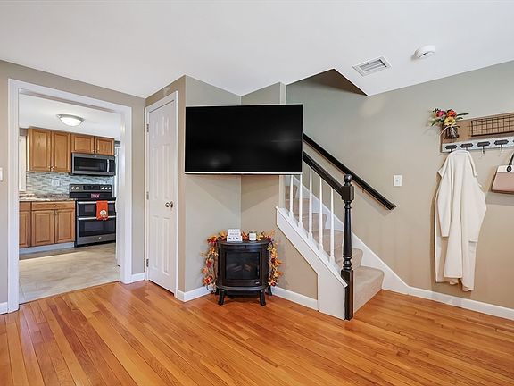 5th image of 209 South St APT 1