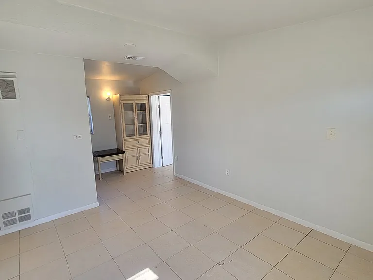 2361 Dallas St — Photo 2
