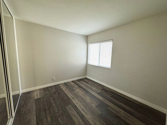 5th image of 1006 S Citron St