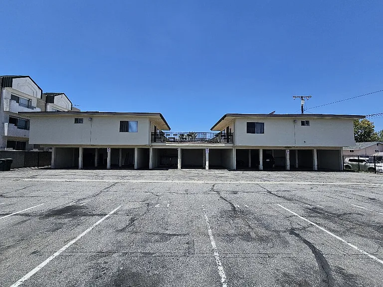 12522 Paramount Blvd #6 — Photo 34