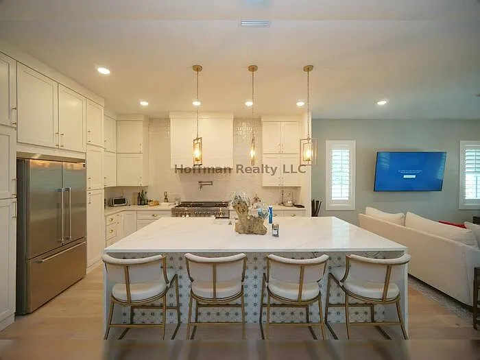 4 bed, 3.5 bath, 3297 sqft, $11,000 — Photo 4