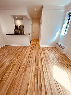 Rented by Metropolis Real Estate of Manhattan | media 28