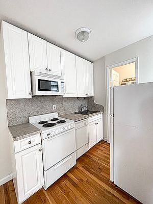 5th image of 953 Amsterdam Ave