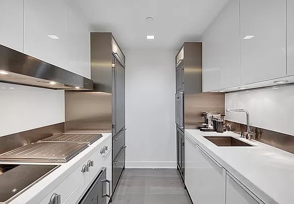 3rd image of 400 E 67th St APT 5H