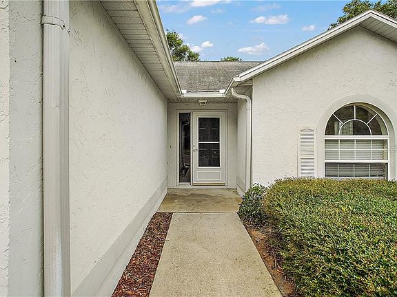 3rd image of 8 Orange Blossom Dr