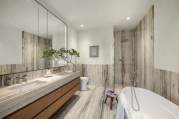 Bathroom, photo 1