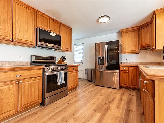 5th image of 67 Cherry Hill Dr
