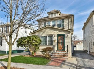 8609 254th St, Jamaica, NY 11426