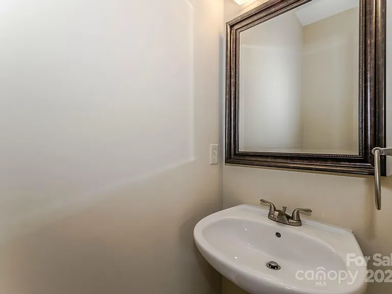8805 Gerren Ct — Photo 15