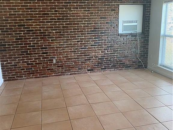 3rd image of 713 Sioux Dr #2