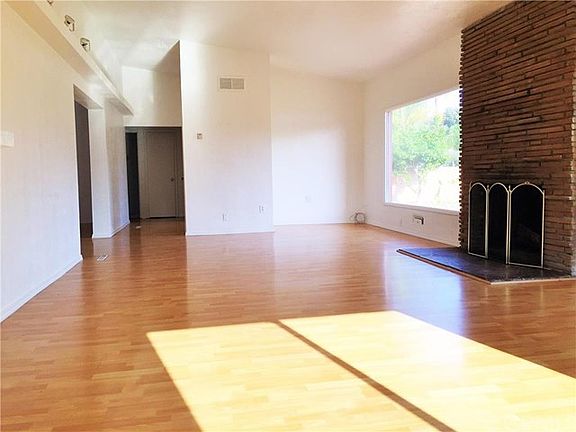 4th image of 1110 E Merced Ave