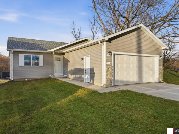 118 1st St, Valparaiso, NE 68065