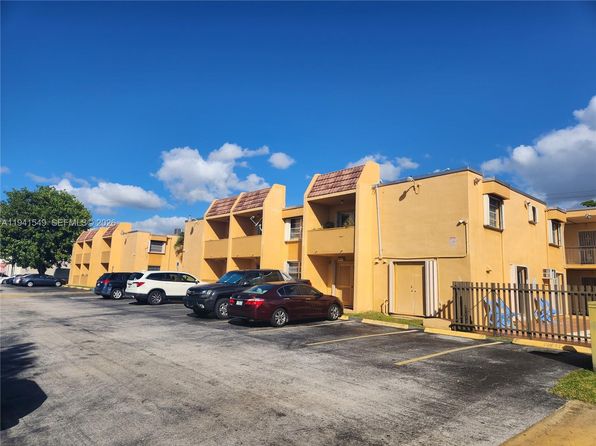 8990 SW 24th St APT 228