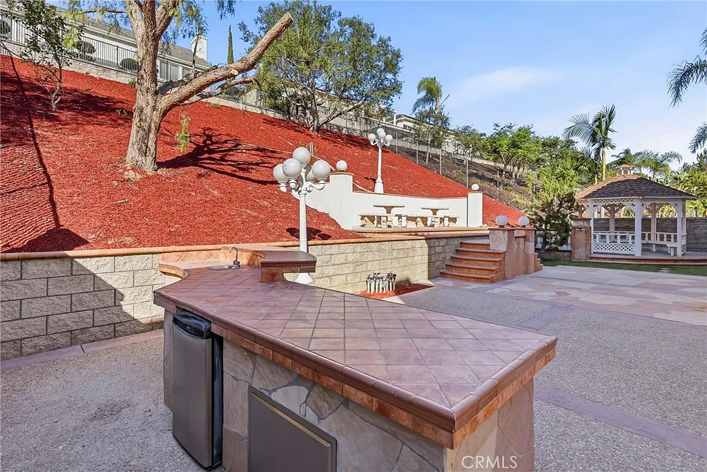 5 bed, 4.5 bath, 3960 sqft, $8,500 — Photo 4