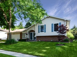 2000 Murcer Ln, Elgin, IL 60123