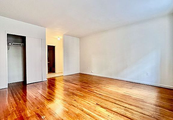 3rd image of 40 W 88th St APT 1a