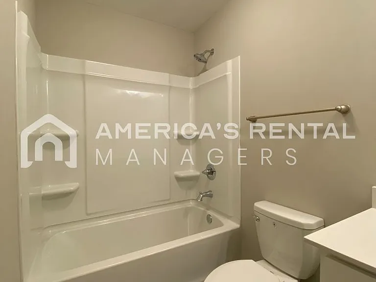 7940 Saint James Dr — Photo 27