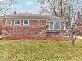 22041 Ridgedale St, Oak Park, MI 48237