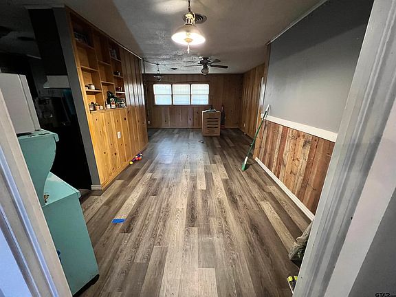 3rd image of 1510 W Broad St