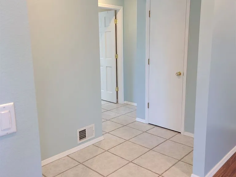 979 Nantucket Rd — Photo 26