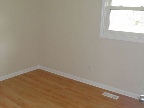 5th image of 3611 W Race St