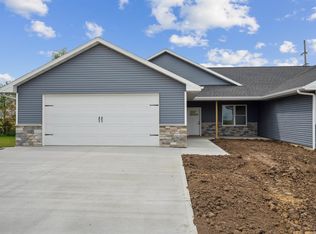 633 Pine St, Dickeyville, WI 53808