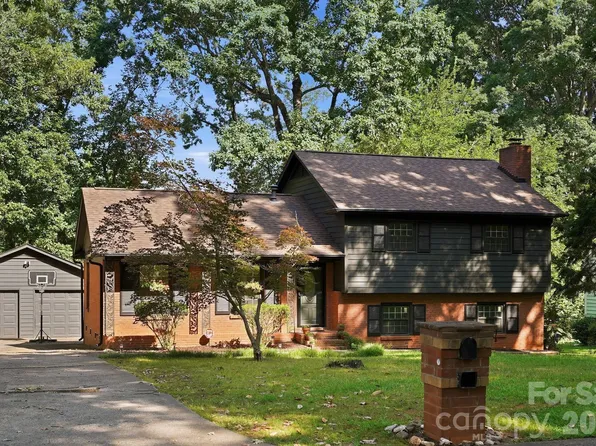 4515 Easthaven Dr, Charlotte, NC 28212