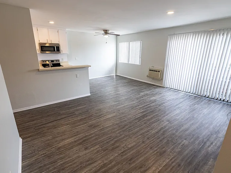 4444 Ensign Avenue — Photo 35