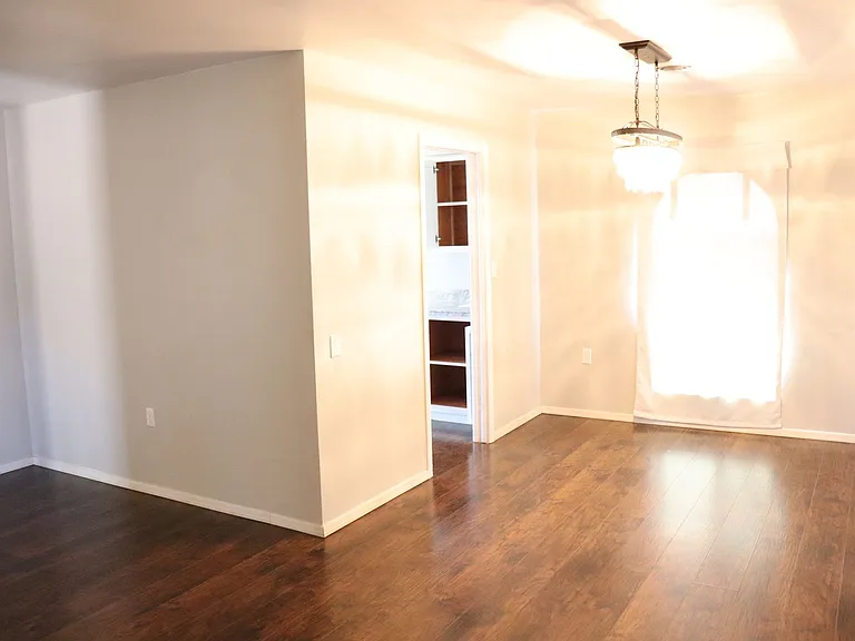 4365 Queens Way — Photo 5