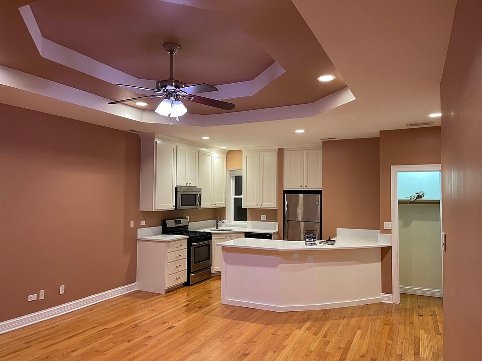 1st image of 1522 W Bryn Mawr Ave APT 3