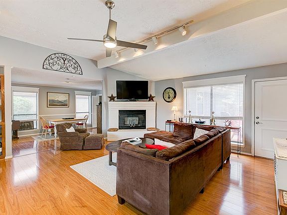 3rd image of 1109 Seabrook Dr