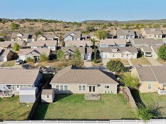 3rd image of 124 Ivy Ln