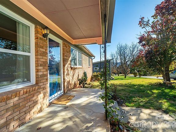 2nd image of 39 N Pershing Rd